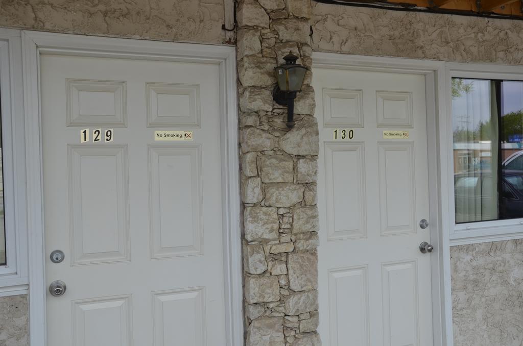 רגינה Coachman Inn מראה חיצוני תמונה