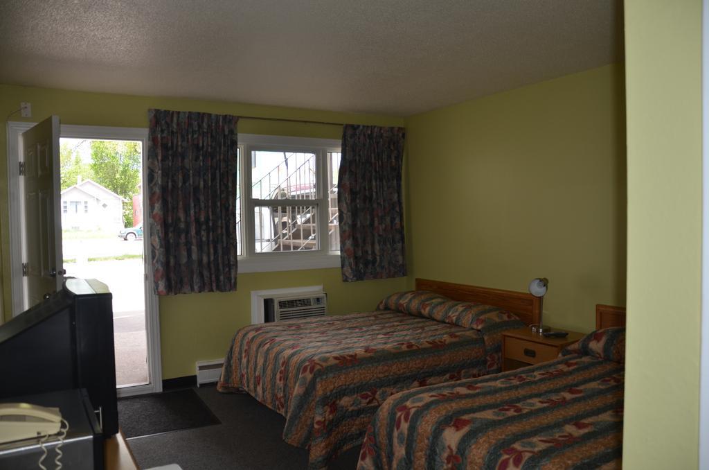 רגינה Coachman Inn מראה חיצוני תמונה