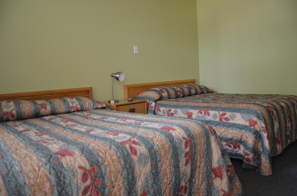 רגינה Coachman Inn חדר תמונה