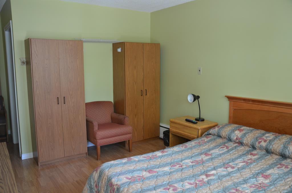 רגינה Coachman Inn חדר תמונה